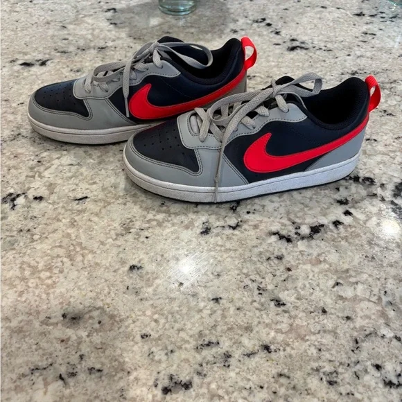 Nike Dunk Low youth 5.5 Gray and navy Sneakers with Red Accents - Picture 3 of 6